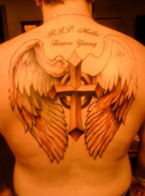 Salib dengan sentuhan artistik